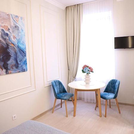 Modern Apartment, 3Mins To Opera Lviv Ngoại thất bức ảnh
