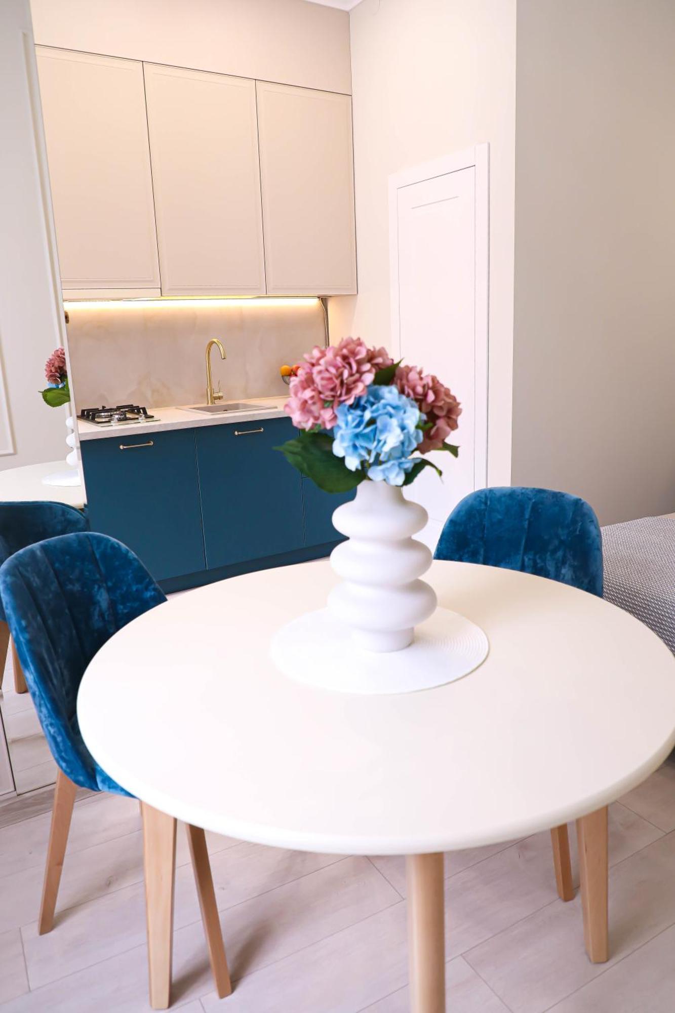 Modern Apartment, 3Mins To Opera Lviv Ngoại thất bức ảnh